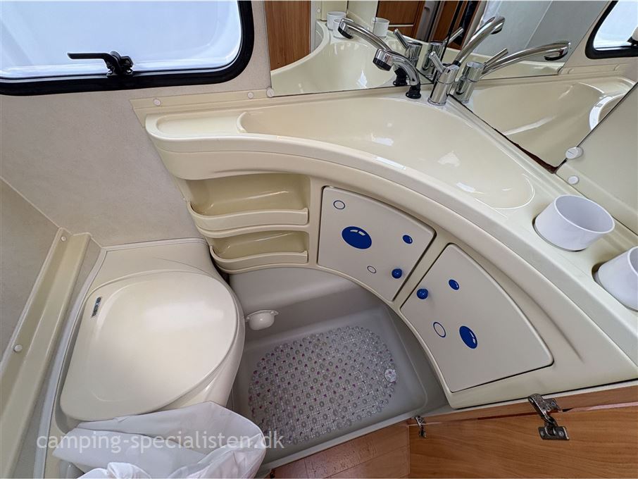 Adria Adora 472 LU Enkeltsenge